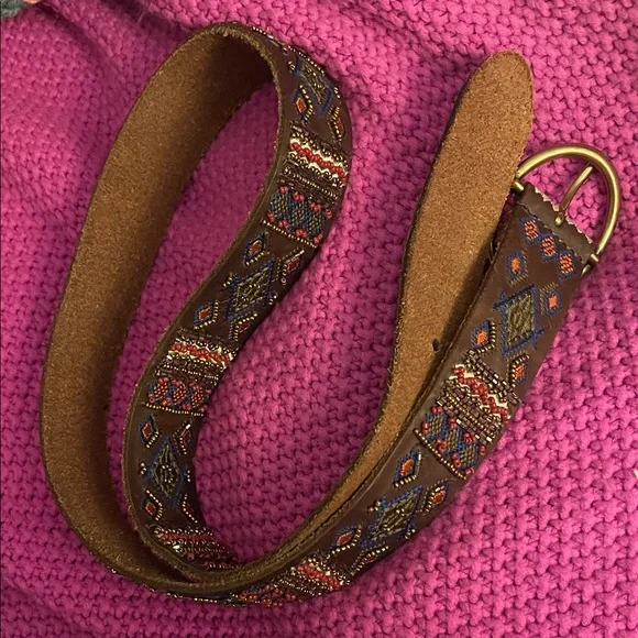 Super pretty: Lucky Brand Brown Belt with Brass Buckle and Colorful Embroidery - Picture 4 of 5